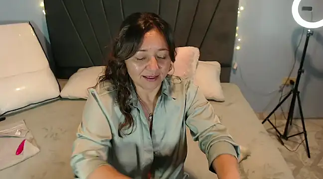 Snapshot of AngelRouss chatting on 01/19/25, 07:15 AngelRouss online show from 01/19/25, 07:15