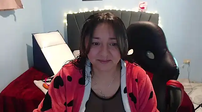 Snapshot of AngelRouss chatting on 02/12/25, 10:35 AngelRouss online show from 02/12/25, 10:35