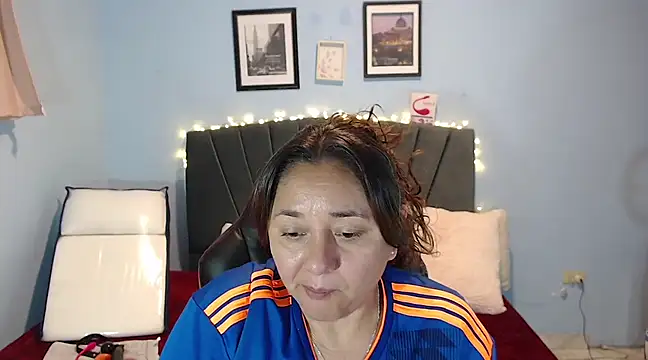 Snapshot of AngelRouss chatting on 02/12/25, 02:10 AngelRouss online show from 02/12/25, 02:10