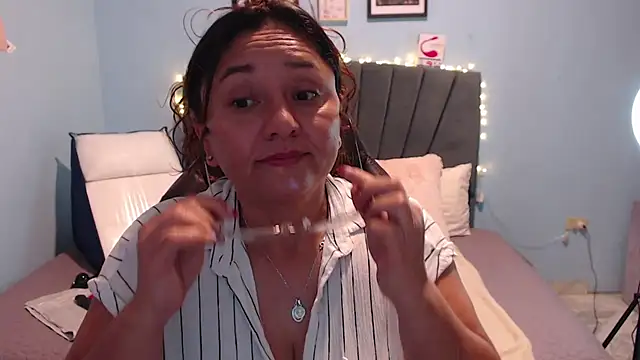 Snapshot of AngelRouss chatting on 03/01/25, 05:38 AngelRouss online show from 03/01/25, 05:38