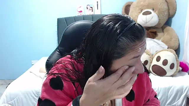 Snapshot of AngelRouss chatting on 09/27/25, 10:37 AngelRouss online show from 09/27/25, 10:37