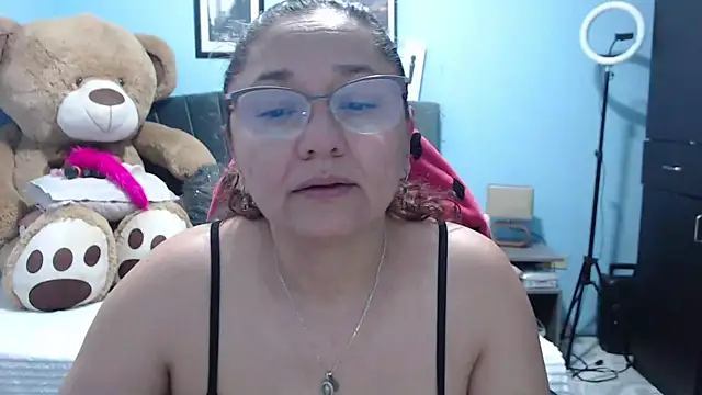 Snapshot of AngelRouss chatting on 10/25/25, 10:04 AngelRouss online show from 10/25/25, 10:04