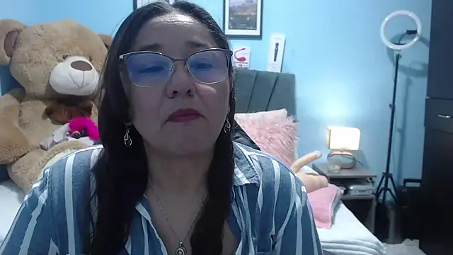Snapshot of AngelRouss chatting on 10/28/25, 02:26 AngelRouss online show from 10/28/25, 02:26