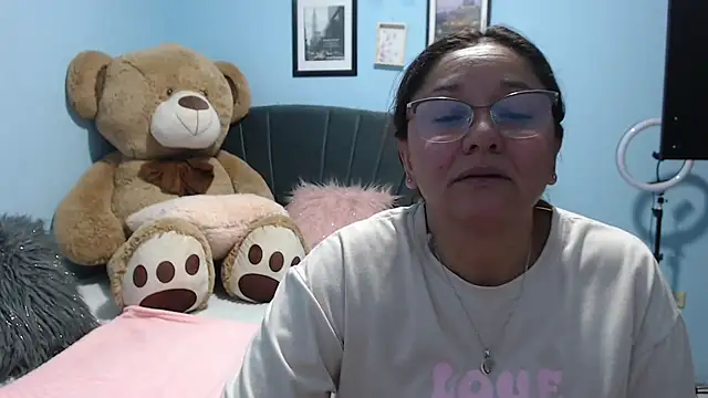 Snapshot of AngelRouss chatting on 04/08/26, 03:17 AngelRouss online show from 04/08/26, 03:17