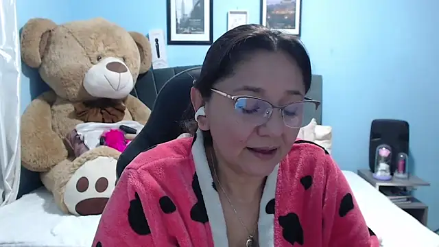 Snapshot of AngelRouss chatting on 04/25/26, 01:52 AngelRouss online show from 04/25/26, 01:52