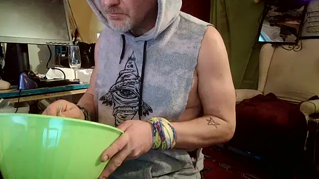 Snapshot of SilverandFox chatting on 03/11/25, 03:45 SilverandFox online show from 03/11/25, 03:45