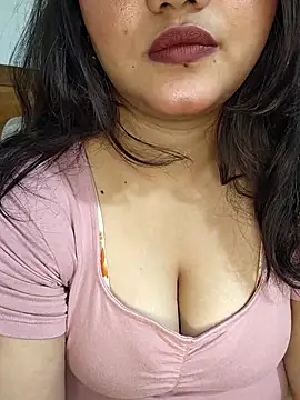 Snapshot of Riya_Stream01 chatting on 04/19/26, 03:22 Riya Stream01 online show from 04/19/26, 03:22