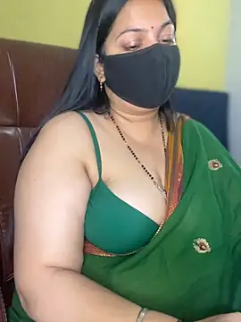 Snapshot of FlatVincy4 chatting on 12/14/25, 05:07 FlatVincy4 online show from 12/14/25, 05:07