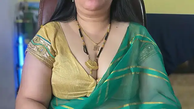 Snapshot of FlatVincy4 chatting on 02/05/26, 04:17 FlatVincy4 online show from 02/05/26, 04:17