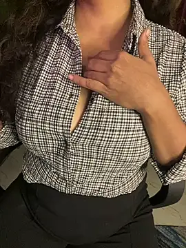 Snapshot of hot_menka chatting on 01/12/25, 04:18 hot menka online show from 01/12/25, 04:18