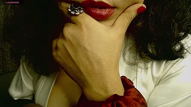 Snapshot of hot_menka chatting on 11/13/25, 05:45 hot menka online show from 11/13/25, 05:45