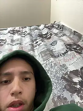 Snapshot of qbaby96 chatting on 01/03/25, 06:44 qbaby96 online show from 01/03/25, 06:44