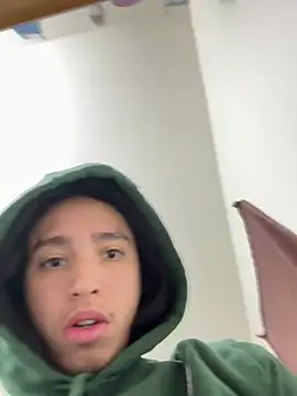 Snapshot of qbaby96 chatting on 01/03/25, 02:51 qbaby96 online show from 01/03/25, 02:51