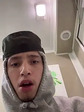 Snapshot of qbaby96 chatting on 02/07/25, 07:07 qbaby96 online show from 02/07/25, 07:07