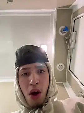 Snapshot of qbaby96 chatting on 02/27/25, 05:24 qbaby96 online show from 02/27/25, 05:24