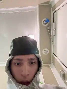 Snapshot of qbaby96 chatting on 03/04/25, 10:13 qbaby96 online show from 03/04/25, 10:13