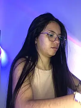 Snapshot of Rosita_forever_ chatting on 02/18/25, 03:54 Rosita forever  online show from 02/18/25, 03:54