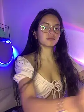 Snapshot of Rosita_forever_ chatting on 02/22/25, 10:09 Rosita forever  online show from 02/22/25, 10:09