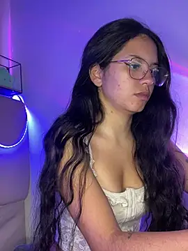 Snapshot of Rosita_forever_ chatting on 02/25/25, 03:49 Rosita forever  online show from 02/25/25, 03:49