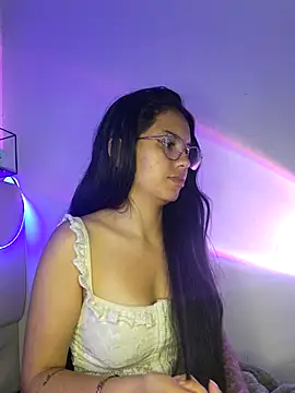 Snapshot of Rosita_forever_ chatting on 03/05/25, 10:11 Rosita forever  online show from 03/05/25, 10:11