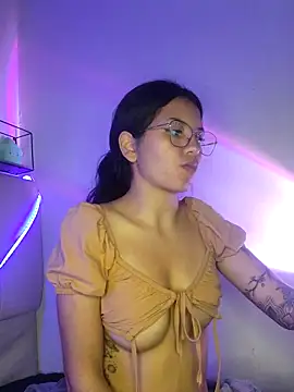 Snapshot of Rosita_forever_ chatting on 03/08/25, 03:56 Rosita forever  online show from 03/08/25, 03:56