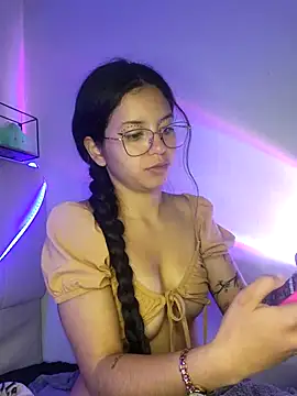 Snapshot of Rosita_forever_ chatting on 03/08/25, 10:02 Rosita forever  online show from 03/08/25, 10:02
