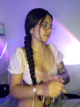 Snapshot of Rosita_forever_ chatting on 03/15/25, 03:27 Rosita forever  online show from 03/15/25, 03:27