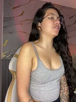 Snapshot of Rosita_forever_ chatting on 09/23/25, 01:58 Rosita forever  online show from 09/23/25, 01:58