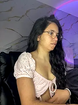 Snapshot of Rosita_forever_ chatting on 10/14/25, 02:40 Rosita forever  online show from 10/14/25, 02:40