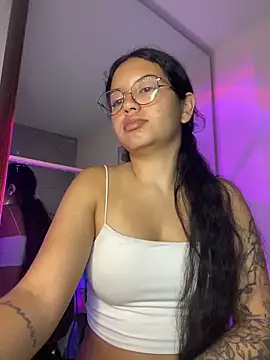 Snapshot of Rosita_forever_ chatting on 04/17/26, 09:45 Rosita forever online show from 04/17/26, 09:45