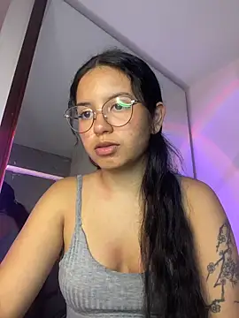 Snapshot of Rosita_forever_ chatting on 04/23/26, 04:42 Rosita forever online show from 04/23/26, 04:42