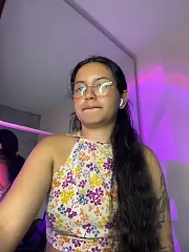 Snapshot of Rosita_forever_ chatting on 05/15/26, 04:52 Rosita forever online show from 05/15/26, 04:52