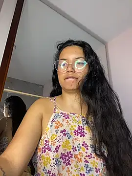 Snapshot of Rosita_forever_ chatting on 06/14/26, 02:41 Rosita forever online show from 06/14/26, 02:41