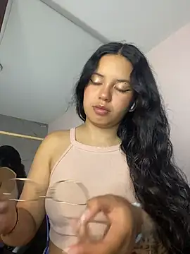 Snapshot of Rosita_forever_ chatting on 06/20/26, 02:53 Rosita forever online show from 06/20/26, 02:53