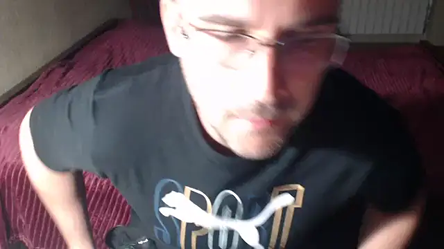 Snapshot of Sanderx chatting on 03/20/25, 08:19 Sanderx online show from 03/20/25, 08:19