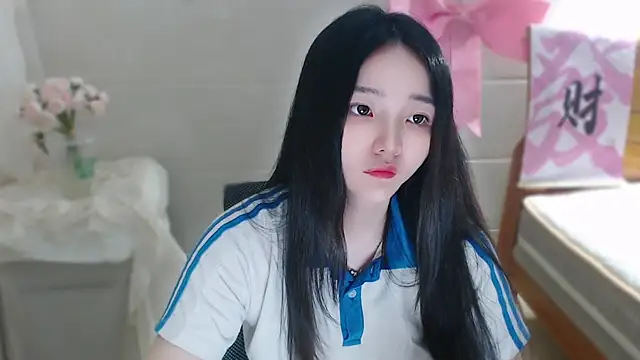 Snapshot of qiqi--- chatting on 04/23/26, 12:29 qiqi--- online show from 04/23/26, 12:29