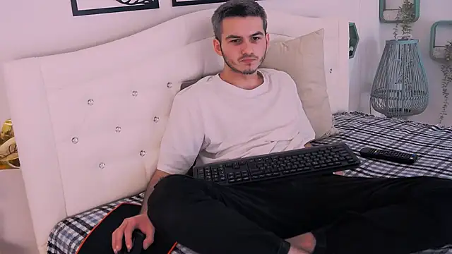 Snapshot of Devin_Jay chatting on 01/07/25, 04:48 Devin Jay online show from 01/07/25, 04:48