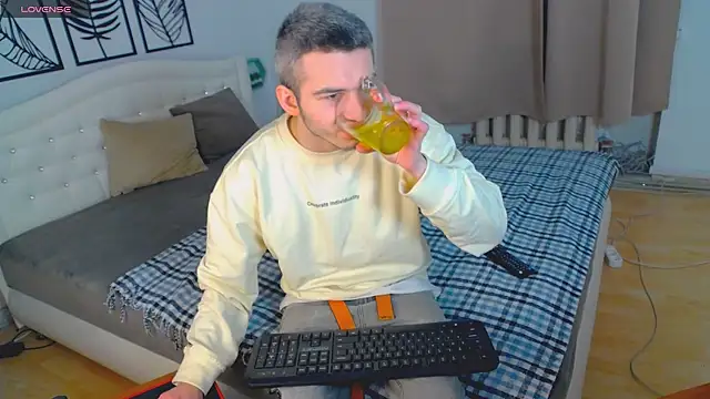 Snapshot of Devin_Jay chatting on 01/30/25, 07:59 Devin Jay online show from 01/30/25, 07:59