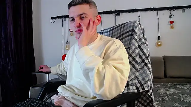 Snapshot of Devin_Jay chatting on 02/07/25, 08:10 Devin Jay online show from 02/07/25, 08:10