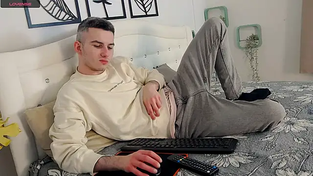 Snapshot of Devin_Jay chatting on 02/09/25, 07:41 Devin Jay online show from 02/09/25, 07:41