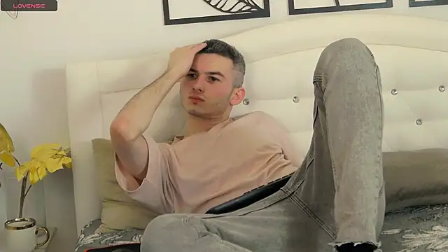 Snapshot of Devin_Jay chatting on 02/09/25, 10:54 Devin Jay online show from 02/09/25, 10:54