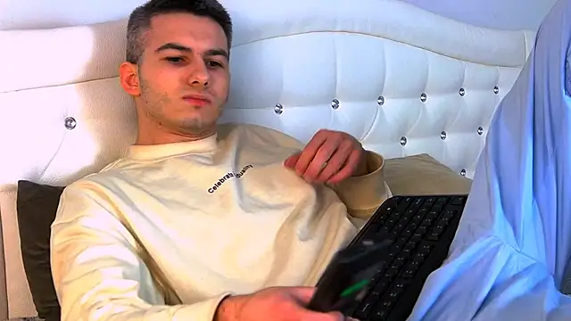 Snapshot of Devin_Jay chatting on 02/14/25, 10:14 Devin Jay online show from 02/14/25, 10:14