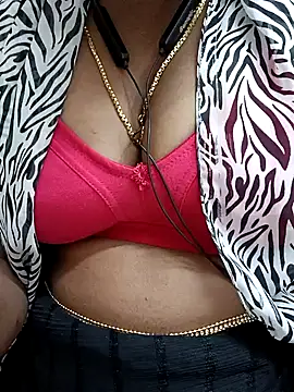 Snapshot of Tamilbigboobie chatting on 12/20/24, 09:54 Tamilbigboobie online show from 12/20/24, 09:54