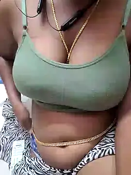 Snapshot of Tamilbigboobie chatting on 12/23/24, 10:55 Tamilbigboobie online show from 12/23/24, 10:55