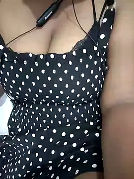 Snapshot of Tamilbigboobie chatting on 01/02/25, 06:12 Tamilbigboobie online show from 01/02/25, 06:12