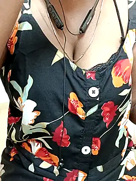 Snapshot of Tamilbigboobie chatting on 02/01/25, 04:03 Tamilbigboobie online show from 02/01/25, 04:03