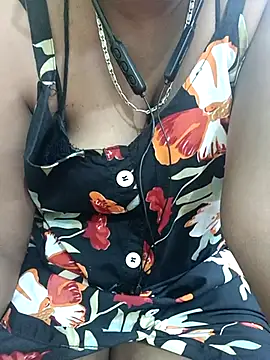 Snapshot of Tamilbigboobie chatting on 03/06/25, 11:25 Tamilbigboobie online show from 03/06/25, 11:25