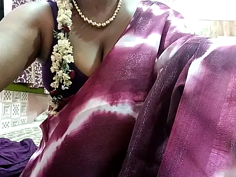 Snapshot of Tamilbigboobie chatting on 03/14/25, 06:39 Tamilbigboobie online show from 03/14/25, 06:39