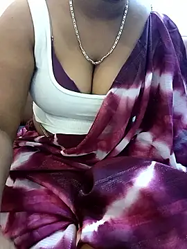 Snapshot of Tamilbigboobie chatting on 09/08/25, 06:40 Tamilbigboobie online show from 09/08/25, 06:40