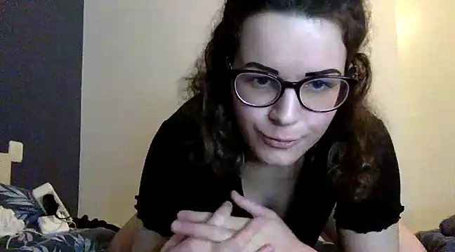 Snapshot of LolaGuess chatting on 01/11/25, 04:46 LolaGuess online show from 01/11/25, 04:46